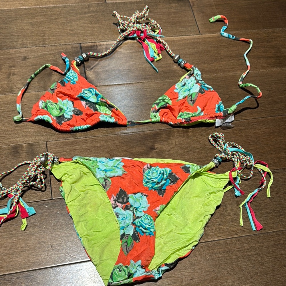 Beach Bunny flowered bikini sz XL with pareo